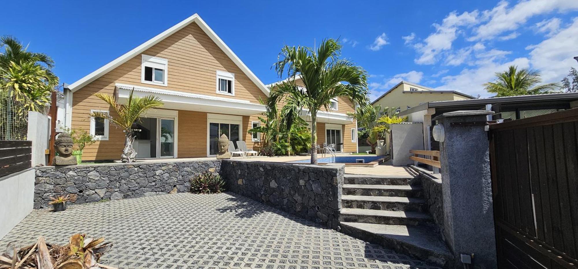 Villa Soleil L'Etang-Sale Экстерьер фото